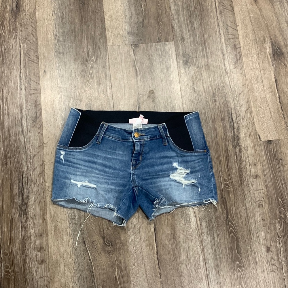 Maternity shorts